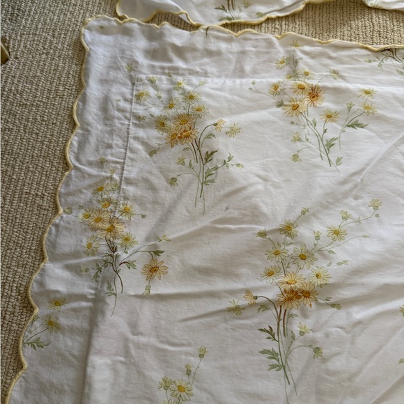 Schweitzer Linen Yellow floral king shams - Picture 4 of 6